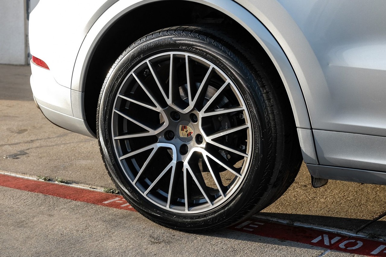 Porsche Cayenne Vehicle Main Gallery Image 49