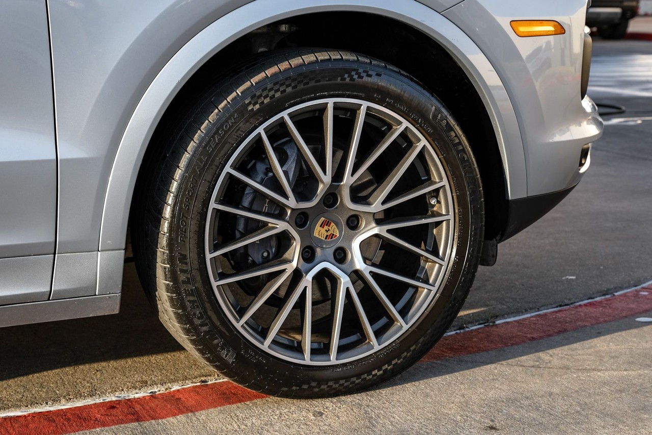 Porsche Cayenne Vehicle Main Gallery Image 50