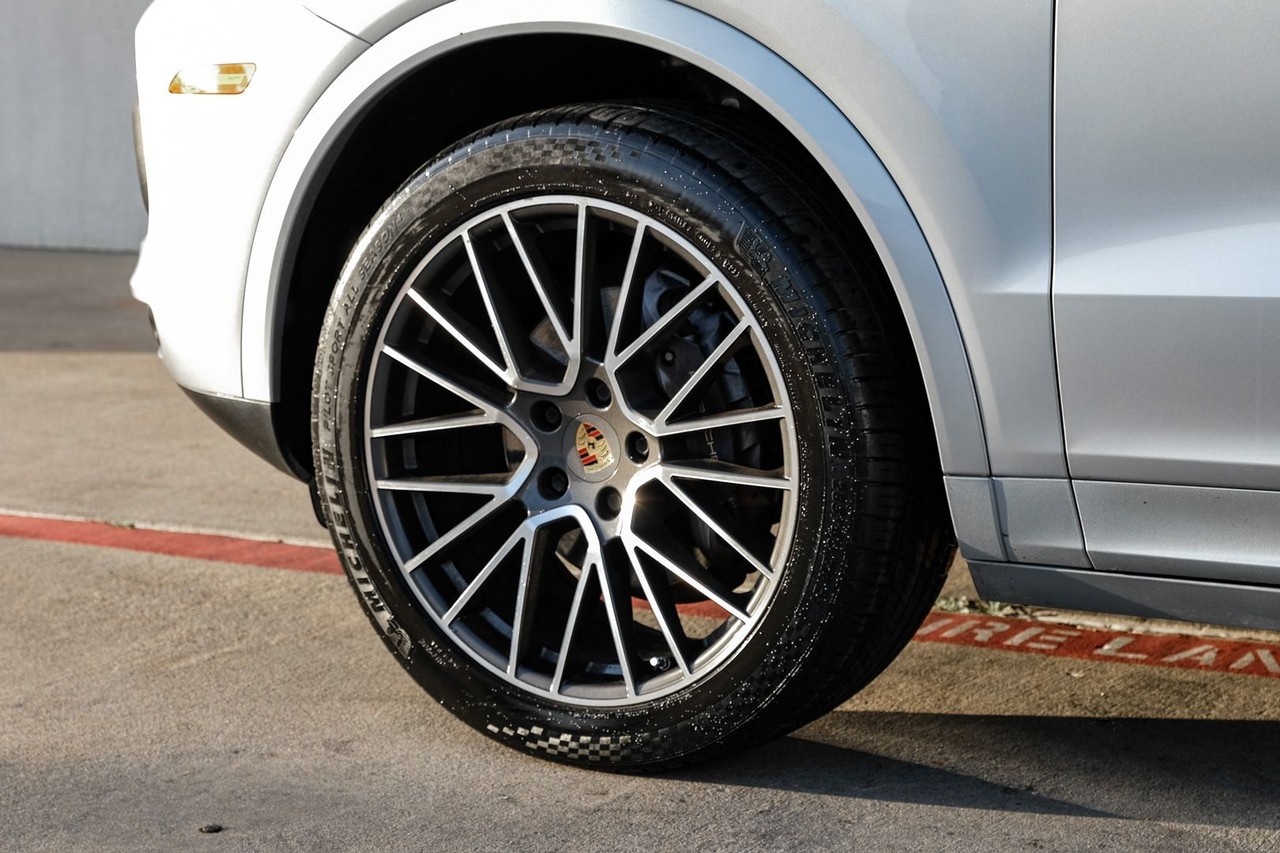 Porsche Cayenne Vehicle Main Gallery Image 51