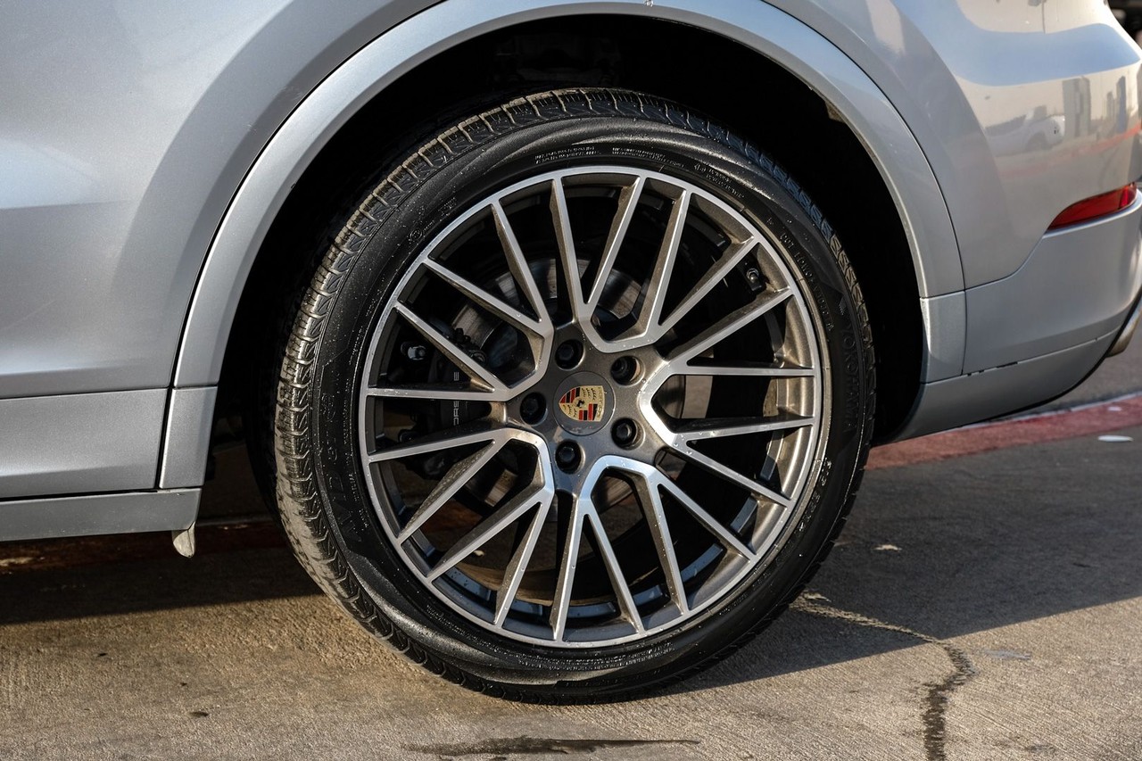 Porsche Cayenne Vehicle Main Gallery Image 52