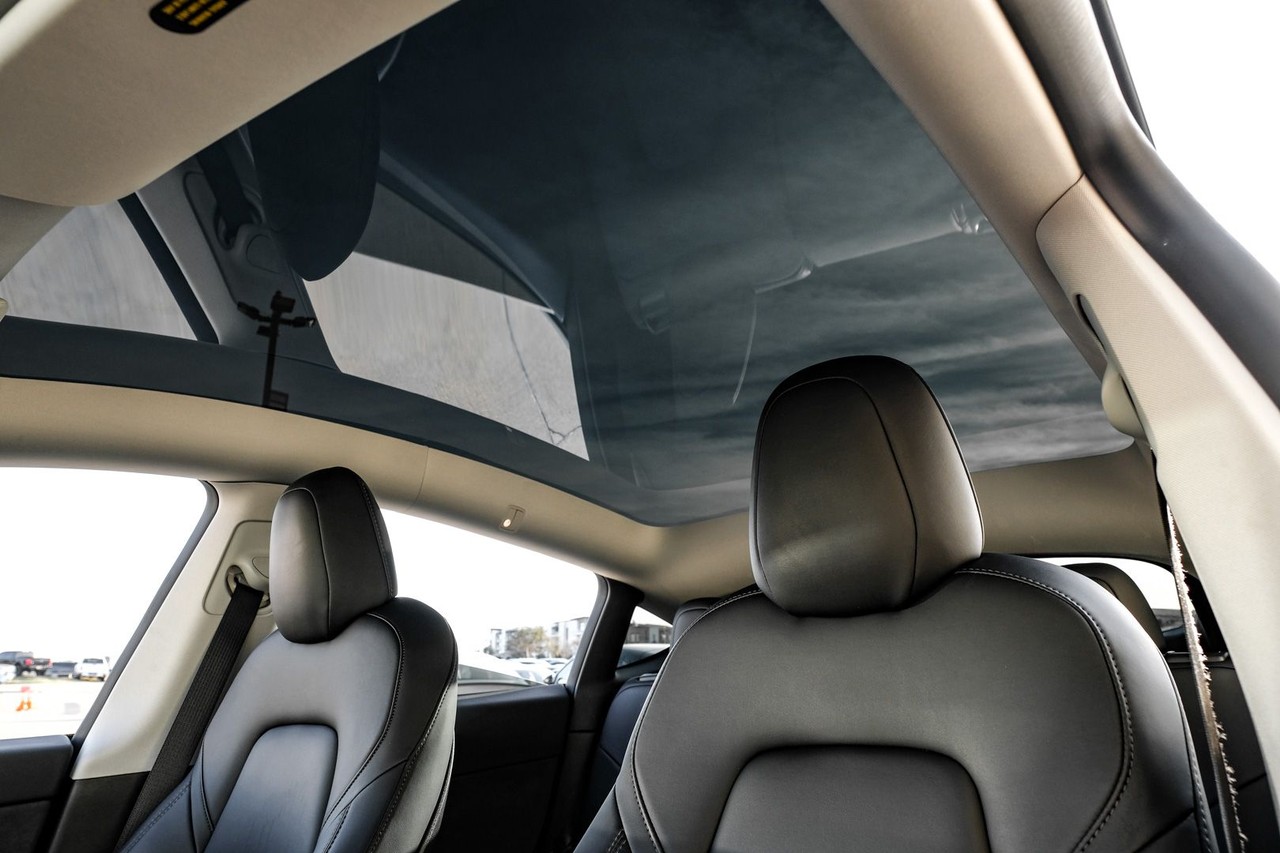 Tesla Model Y Vehicle Main Gallery Image 05