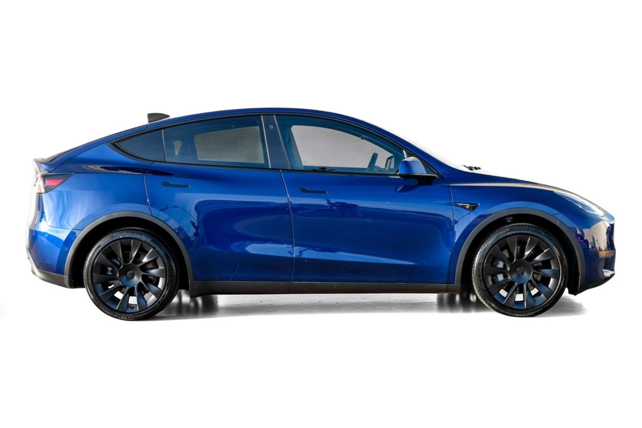 Tesla Model Y Vehicle Main Gallery Image 08