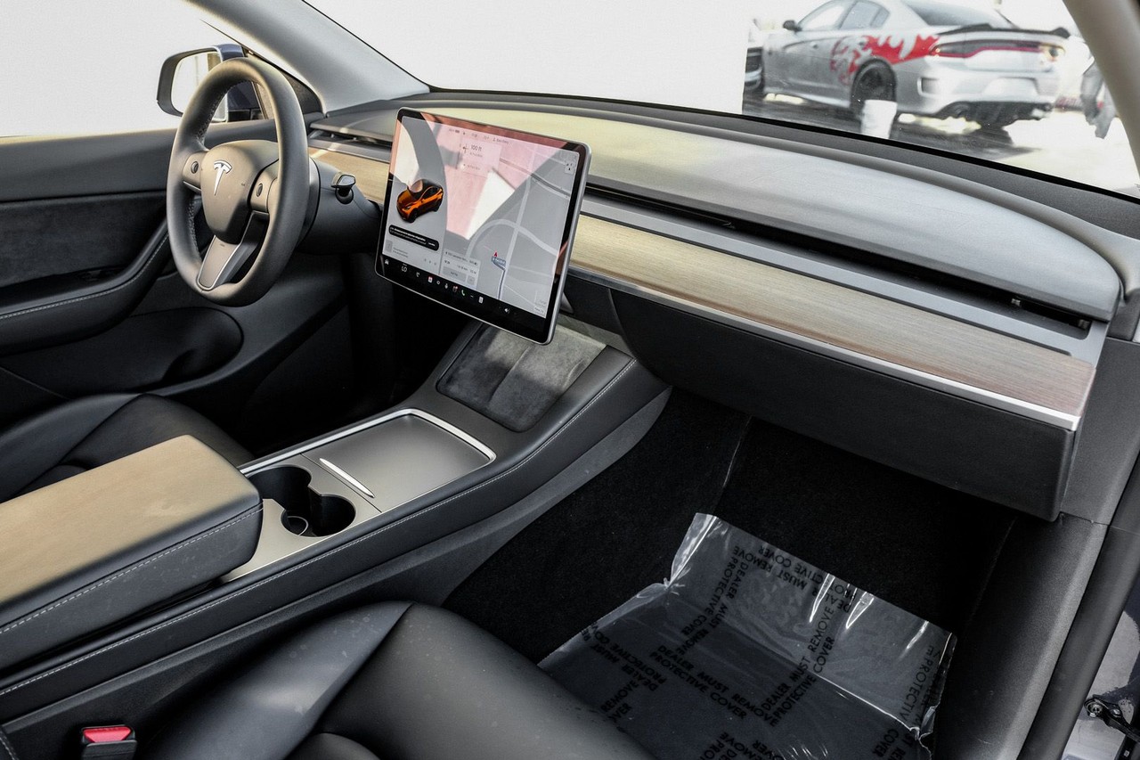 Tesla Model Y Vehicle Main Gallery Image 11