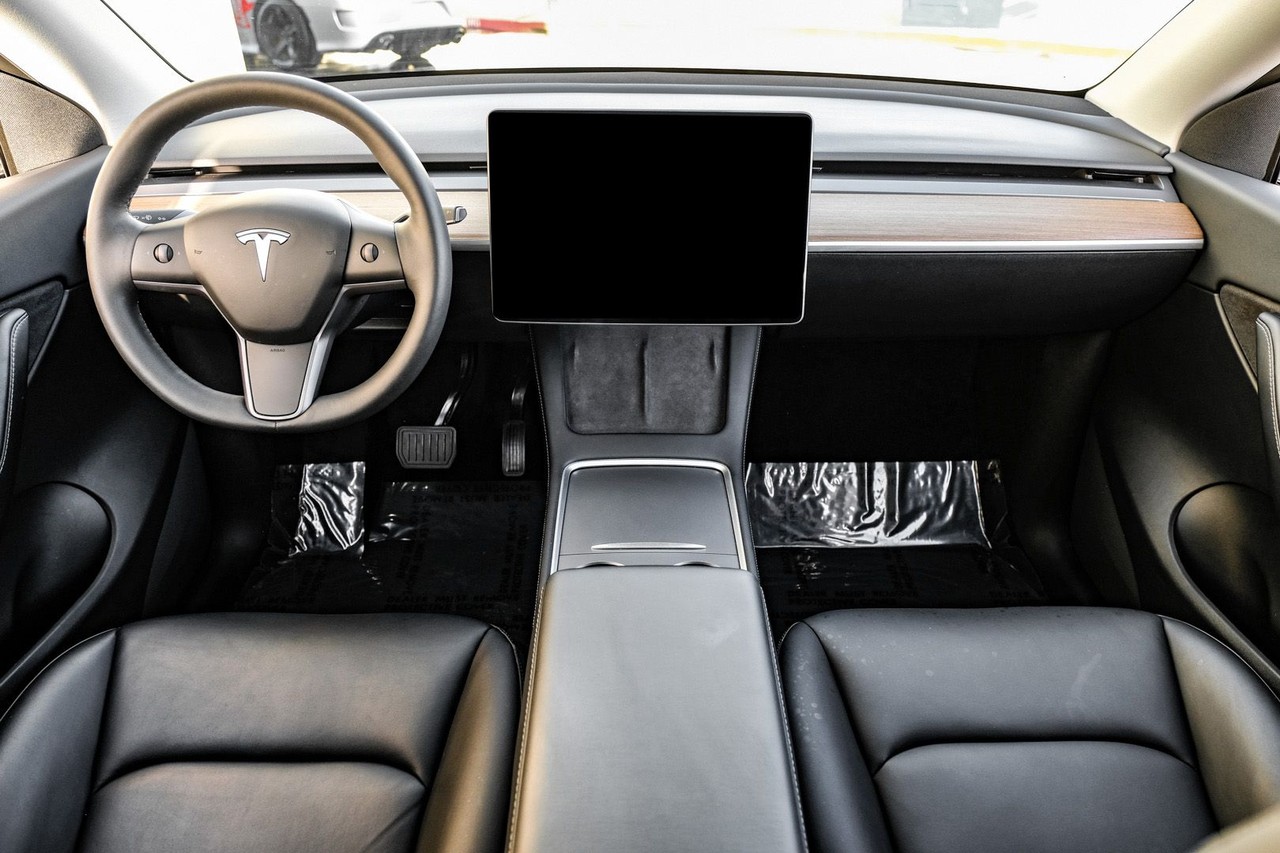 Tesla Model Y Vehicle Main Gallery Image 12