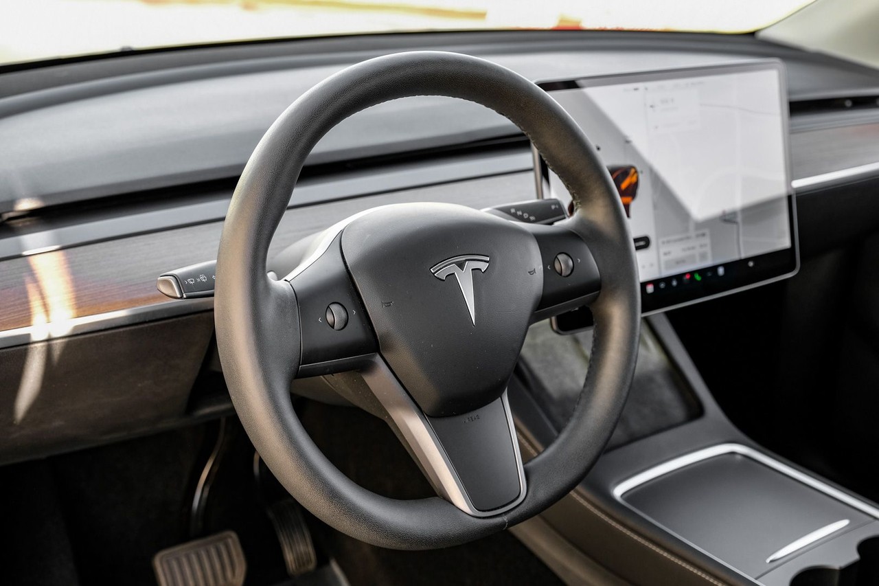 Tesla Model Y Vehicle Main Gallery Image 13