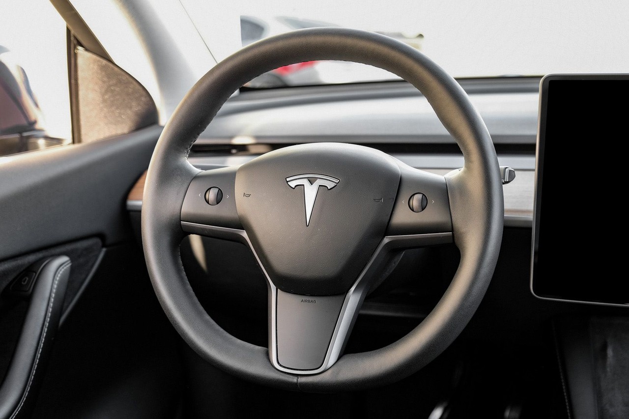 Tesla Model Y Vehicle Main Gallery Image 14