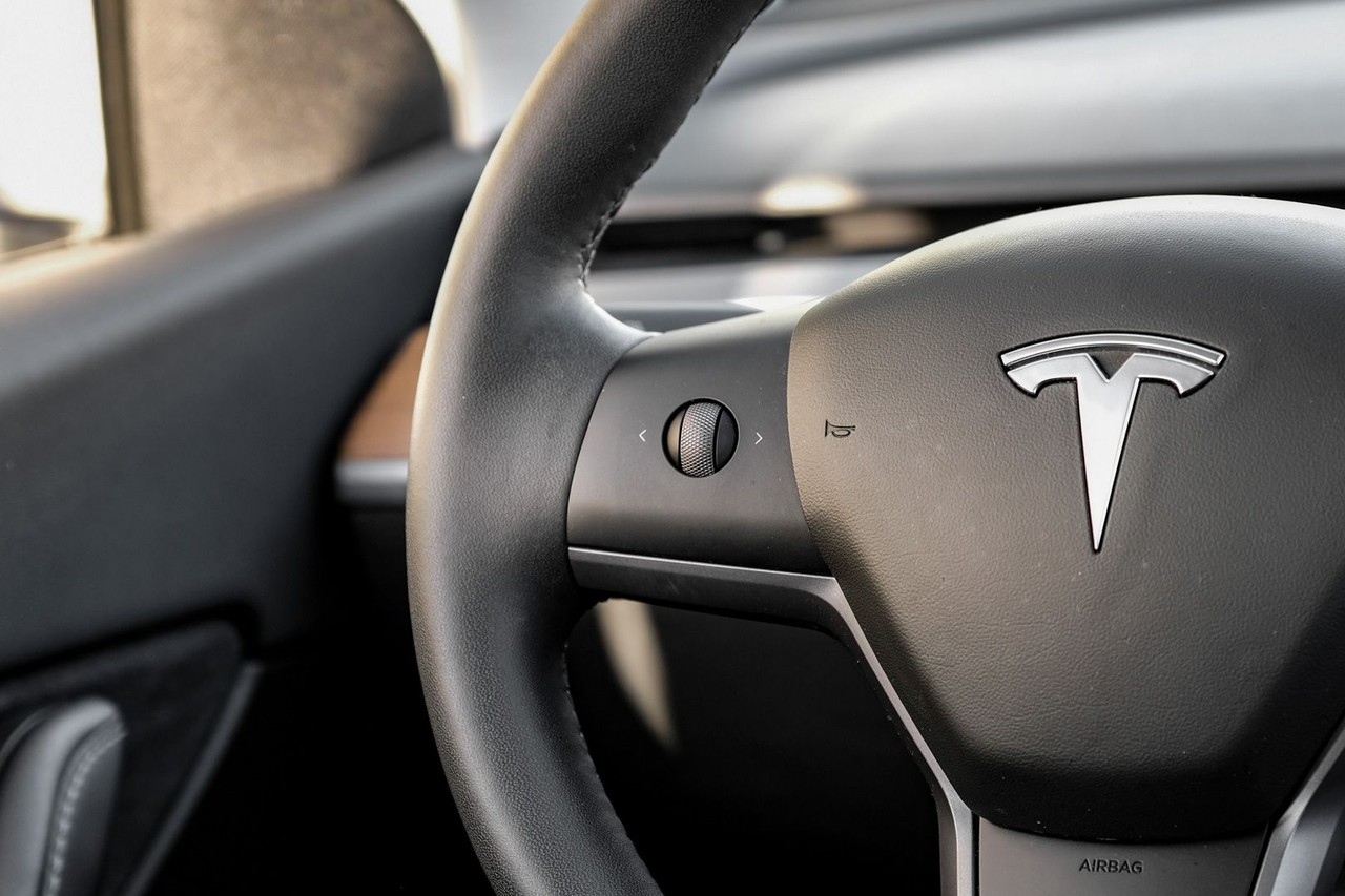 Tesla Model Y Vehicle Main Gallery Image 15