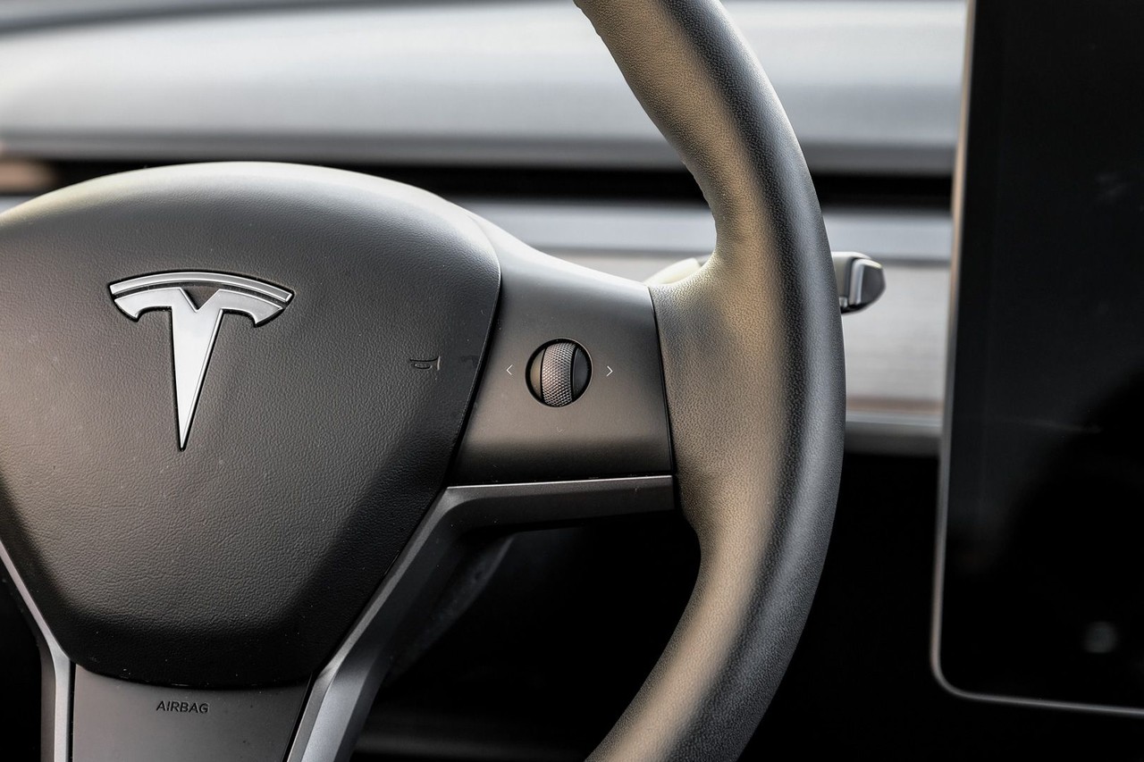 Tesla Model Y Vehicle Main Gallery Image 16