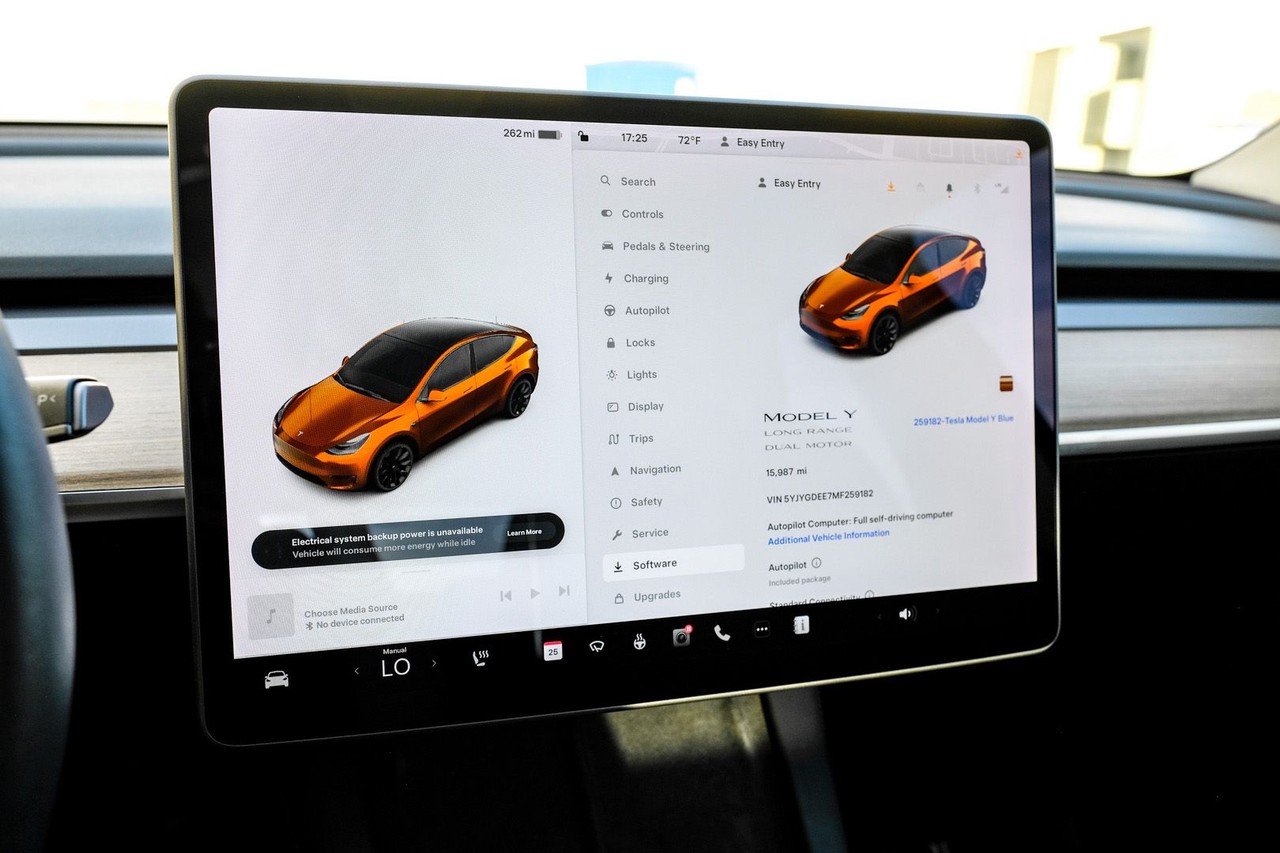 Tesla Model Y Vehicle Main Gallery Image 17