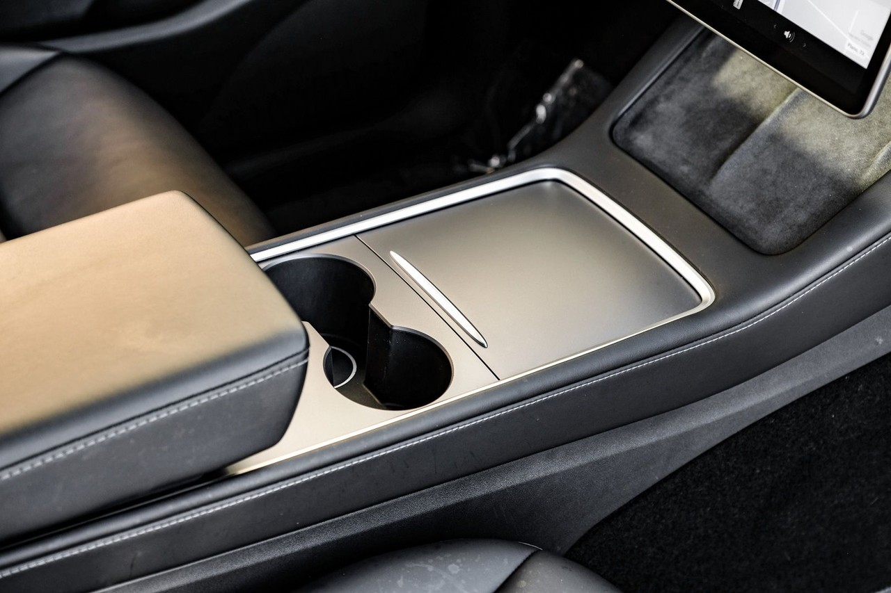 Tesla Model Y Vehicle Main Gallery Image 21