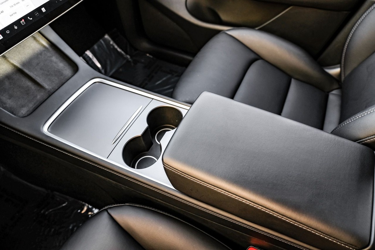 Tesla Model Y Vehicle Main Gallery Image 22