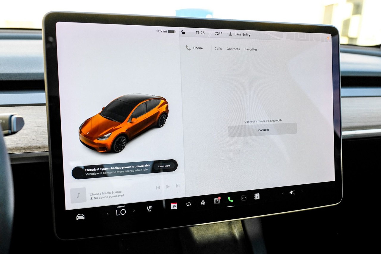 Tesla Model Y Vehicle Main Gallery Image 26