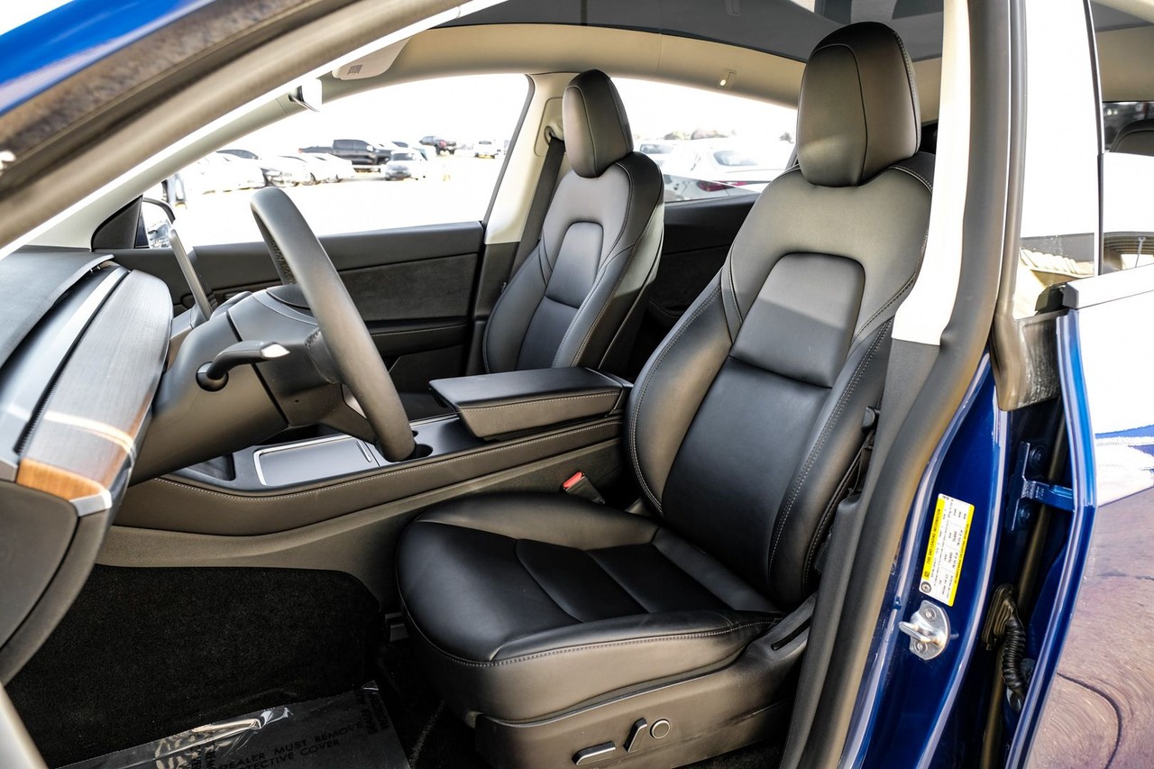 Tesla Model Y Vehicle Main Gallery Image 30