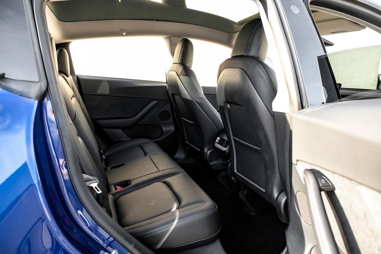 Tesla Model Y Vehicle Main Gallery Image 34