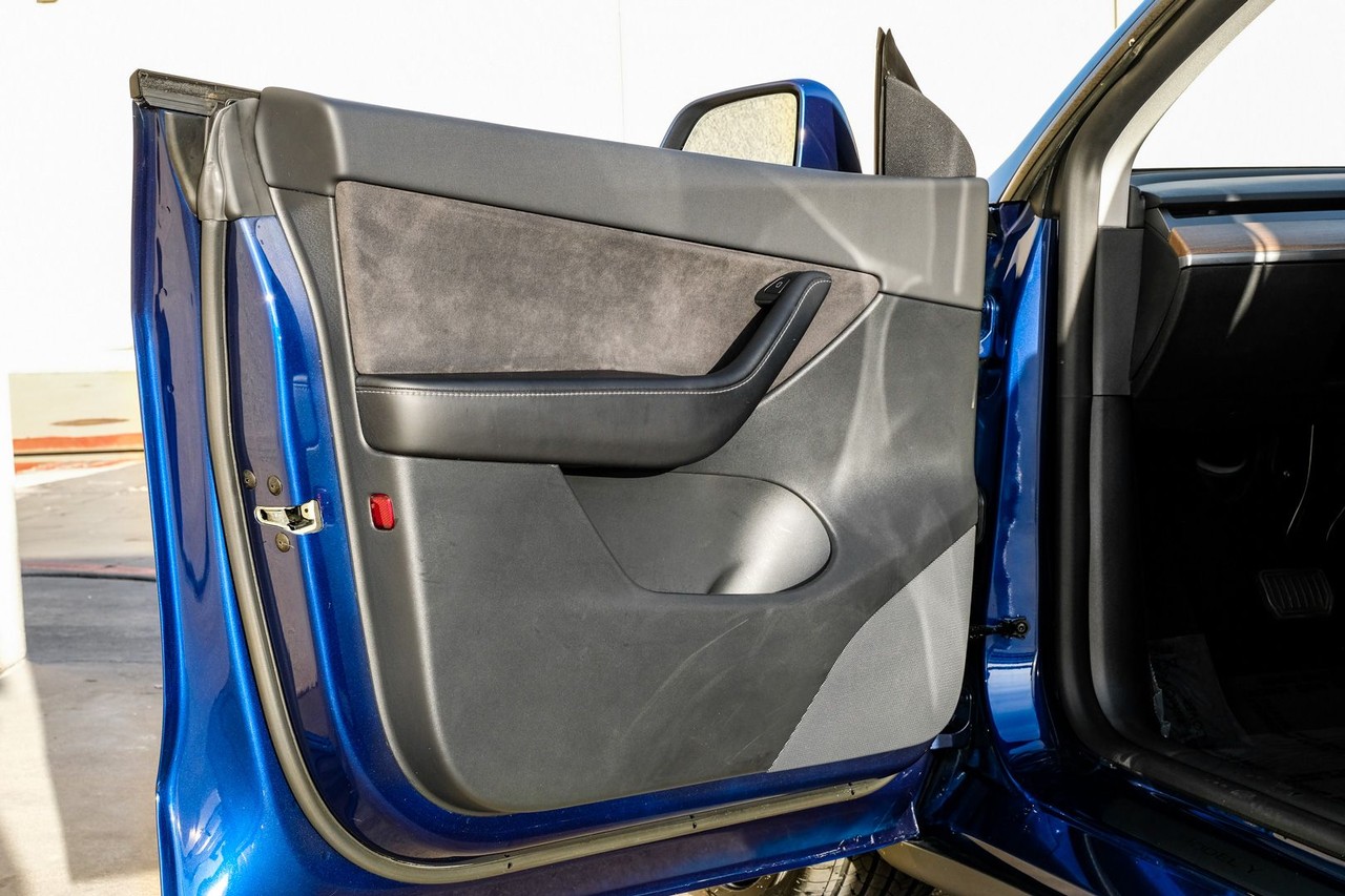 Tesla Model Y Vehicle Main Gallery Image 39