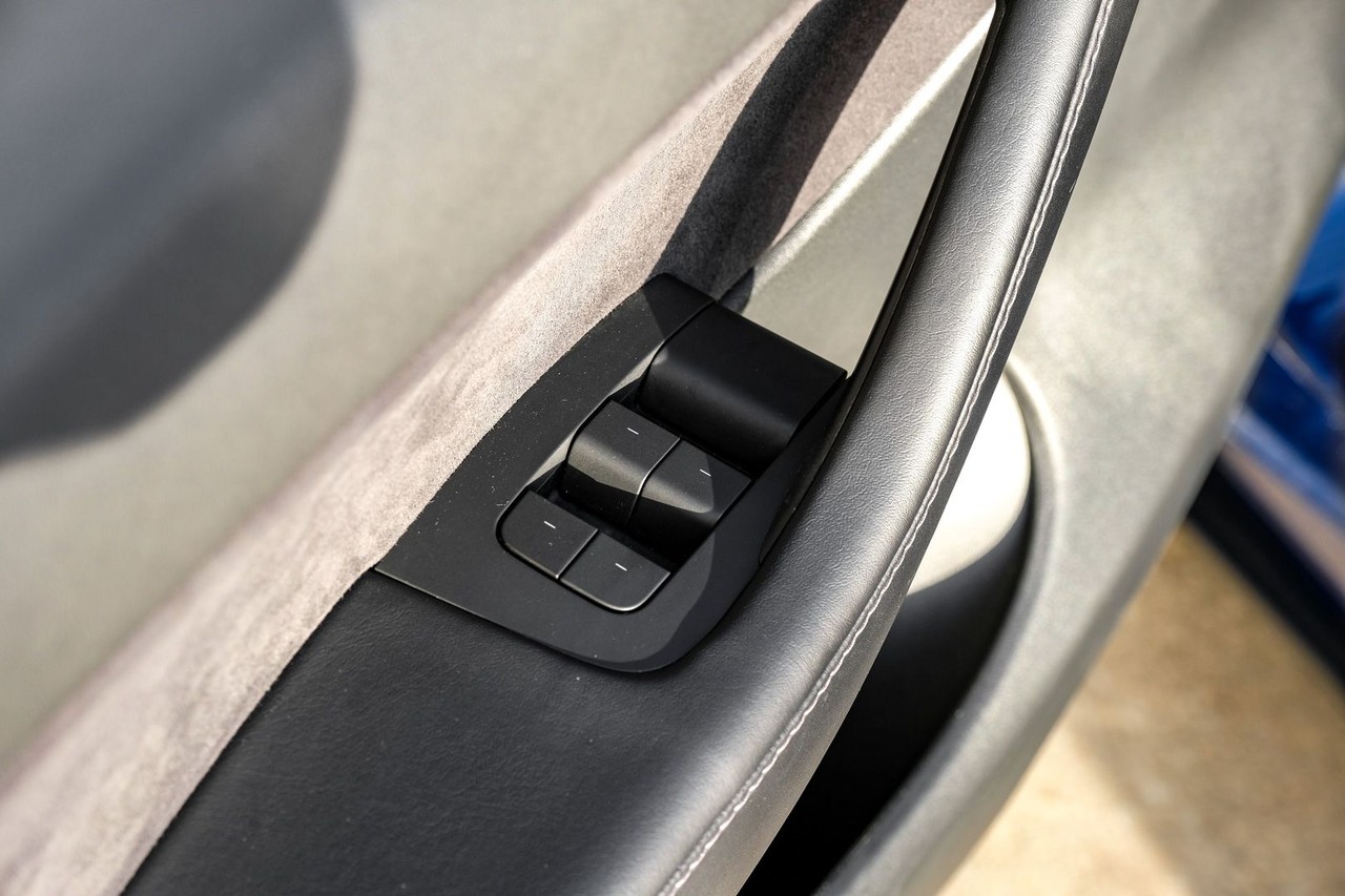 Tesla Model Y Vehicle Main Gallery Image 40