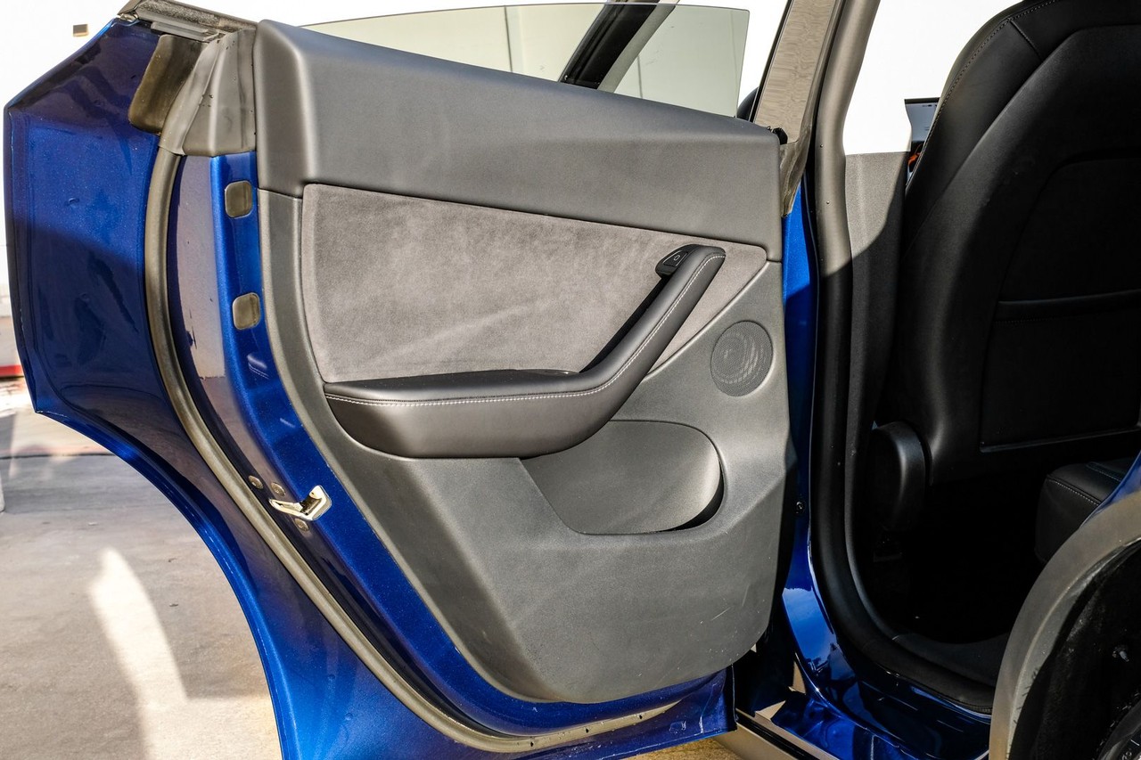 Tesla Model Y Vehicle Main Gallery Image 42