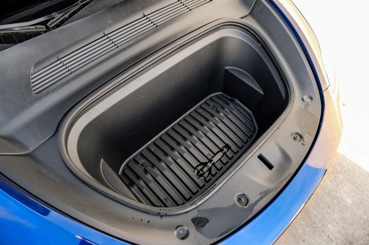 Tesla Model Y Vehicle Main Gallery Image 47