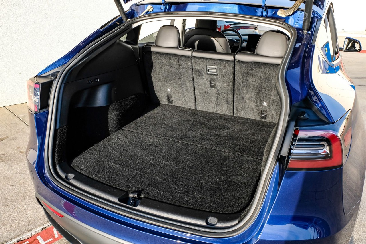 Tesla Model Y Vehicle Main Gallery Image 48