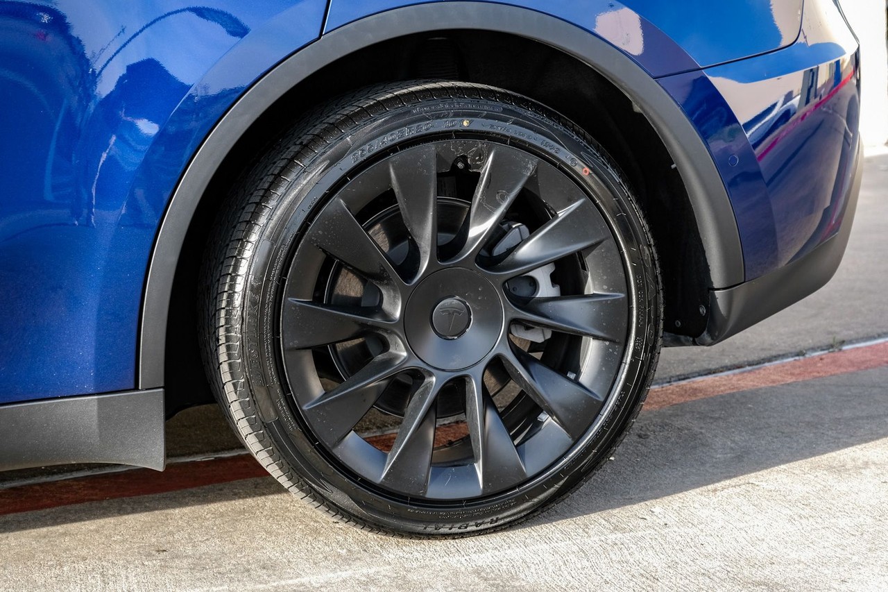 Tesla Model Y Vehicle Main Gallery Image 51