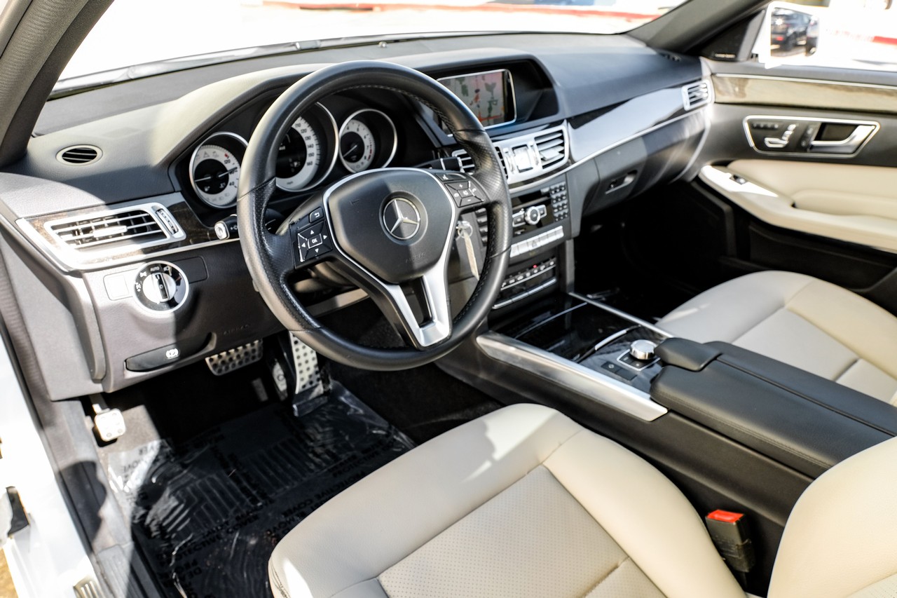 Mercedes-Benz E 350 Vehicle Main Gallery Image 03