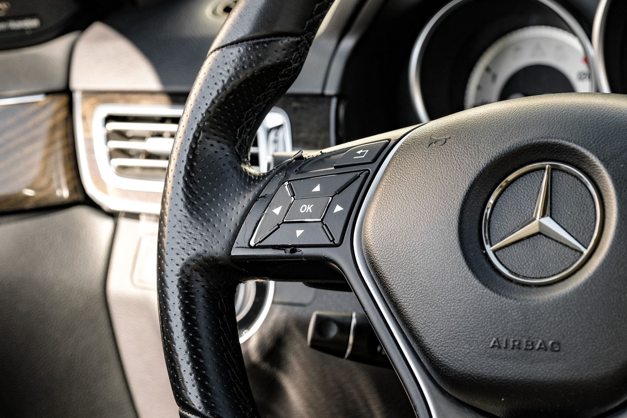 Mercedes-Benz E 350 Vehicle Main Gallery Image 18