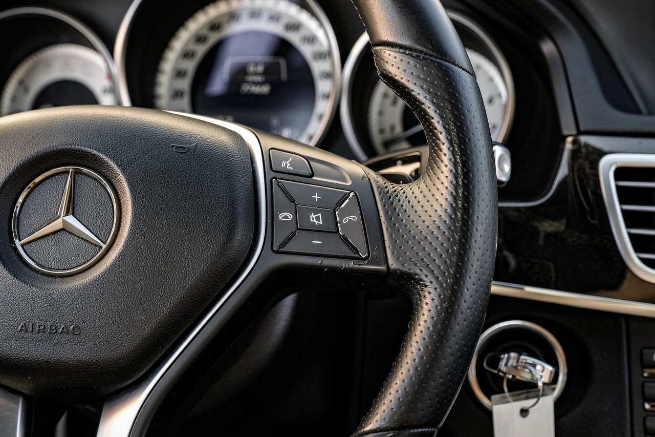 Mercedes-Benz E 350 Vehicle Main Gallery Image 19