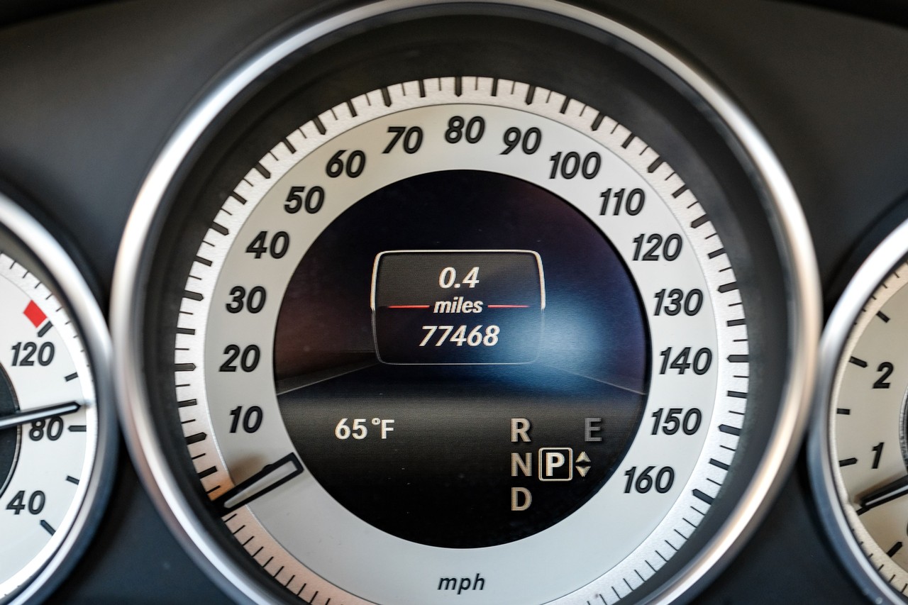 Mercedes-Benz E 350 Vehicle Main Gallery Image 21