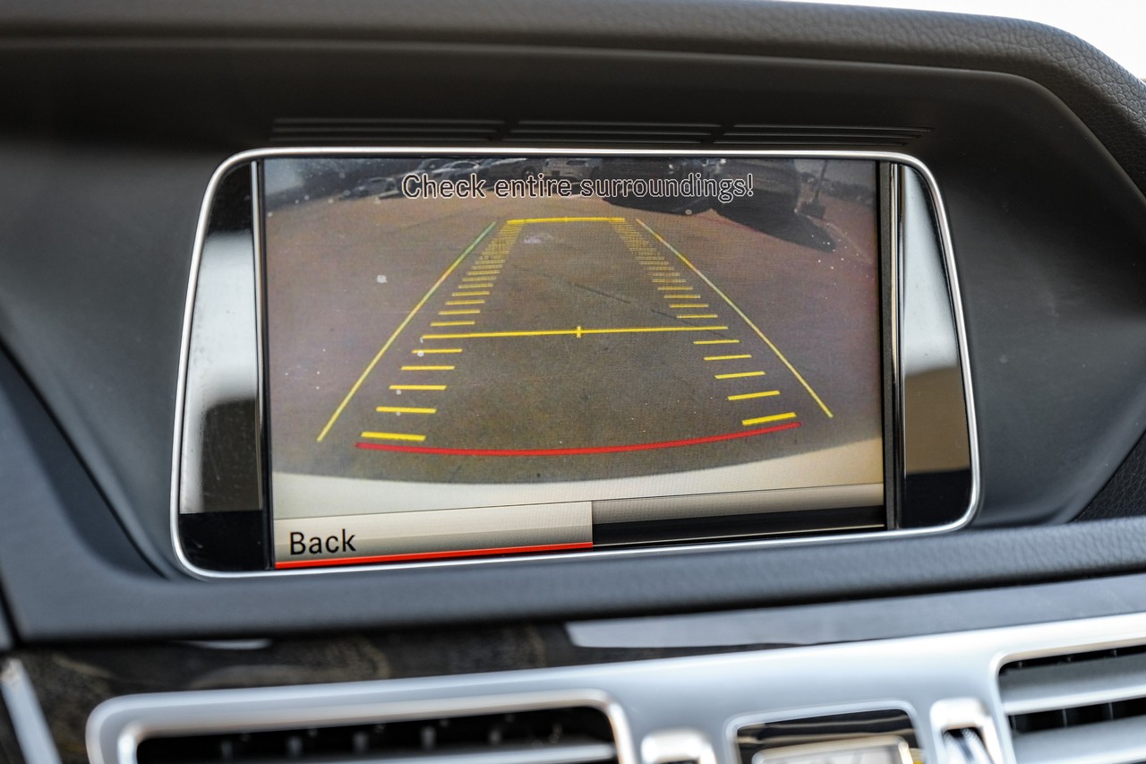 Mercedes-Benz E 350 Vehicle Main Gallery Image 23