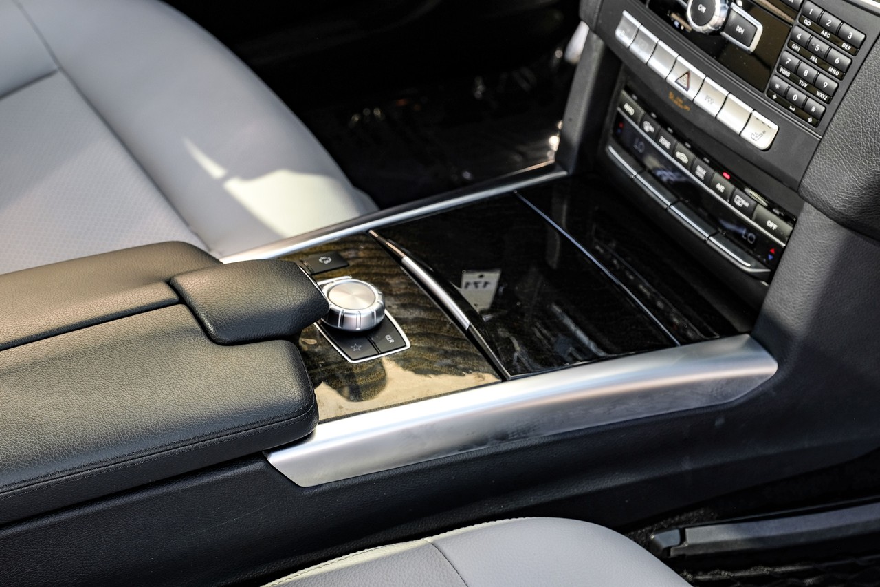 Mercedes-Benz E 350 Vehicle Main Gallery Image 24