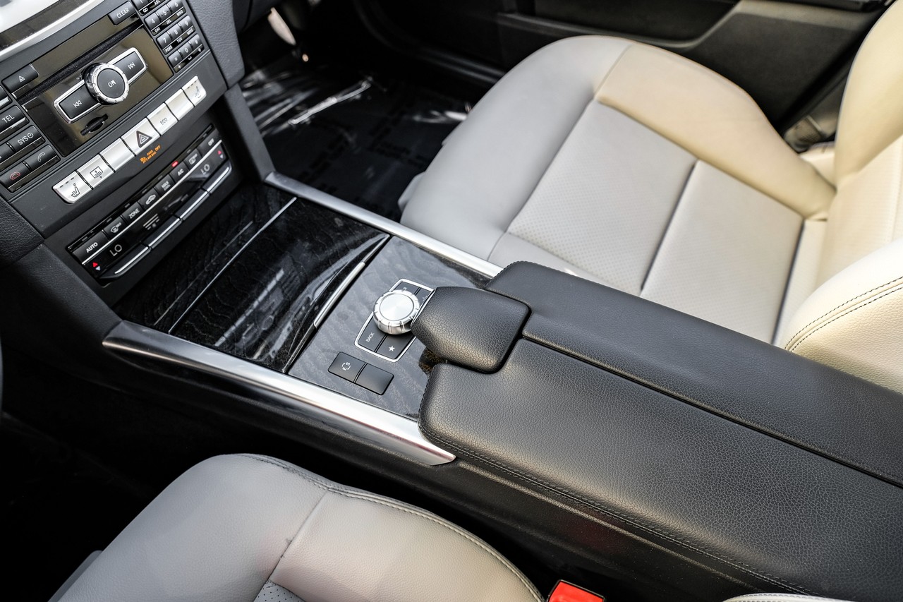 Mercedes-Benz E 350 Vehicle Main Gallery Image 25