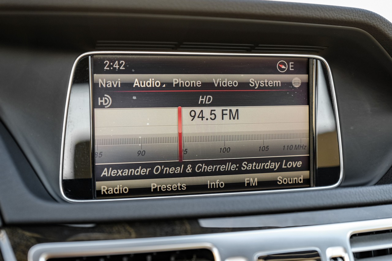 Mercedes-Benz E 350 Vehicle Main Gallery Image 28