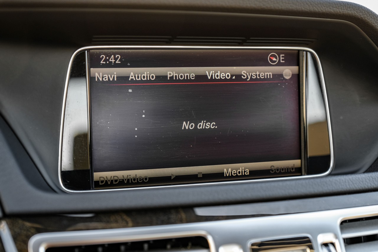 Mercedes-Benz E 350 Vehicle Main Gallery Image 30