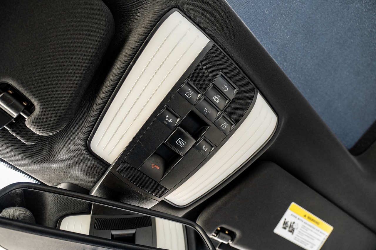 Mercedes-Benz E 350 Vehicle Main Gallery Image 31