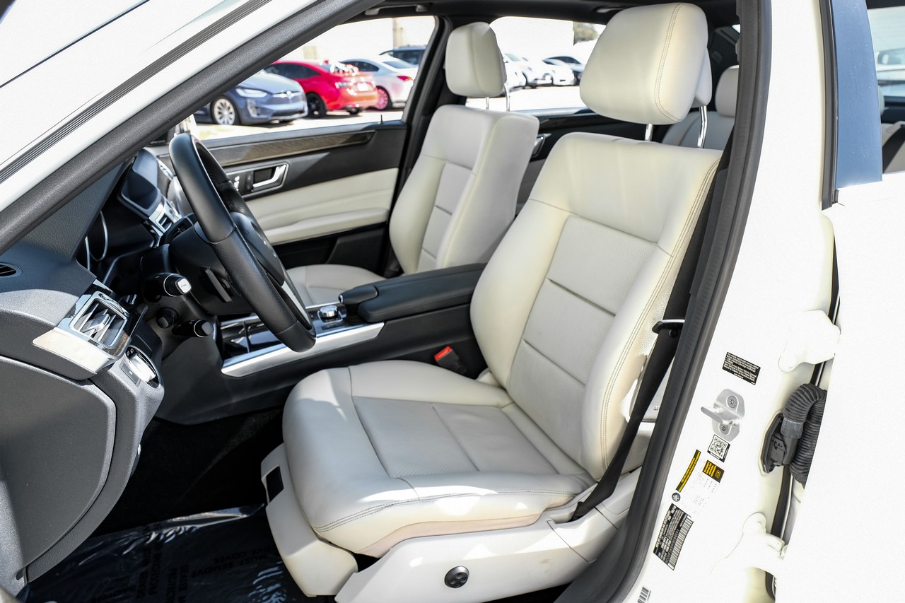 Mercedes-Benz E 350 Vehicle Main Gallery Image 32