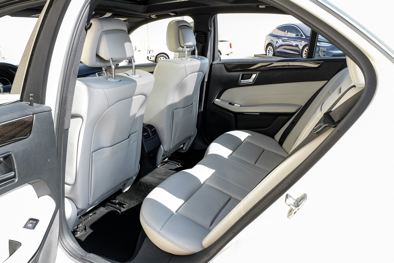 Mercedes-Benz E 350 Vehicle Main Gallery Image 37