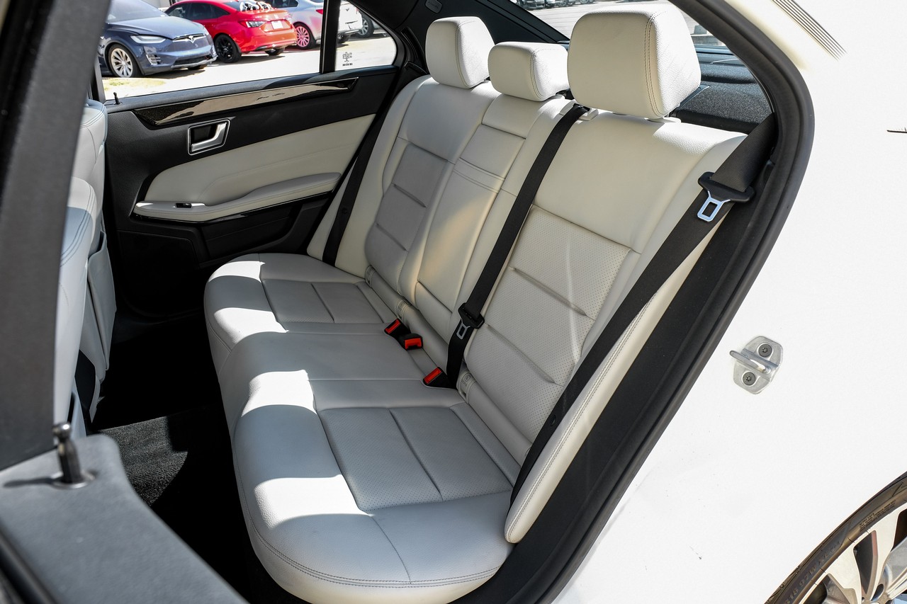 Mercedes-Benz E 350 Vehicle Main Gallery Image 38