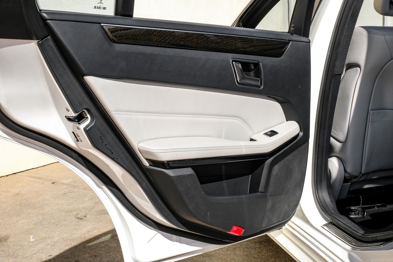 Mercedes-Benz E 350 Vehicle Main Gallery Image 44