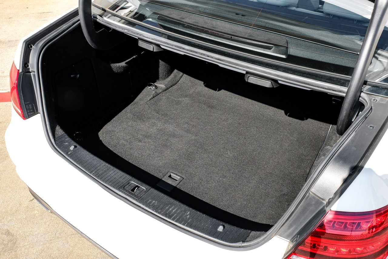 Mercedes-Benz E 350 Vehicle Main Gallery Image 48