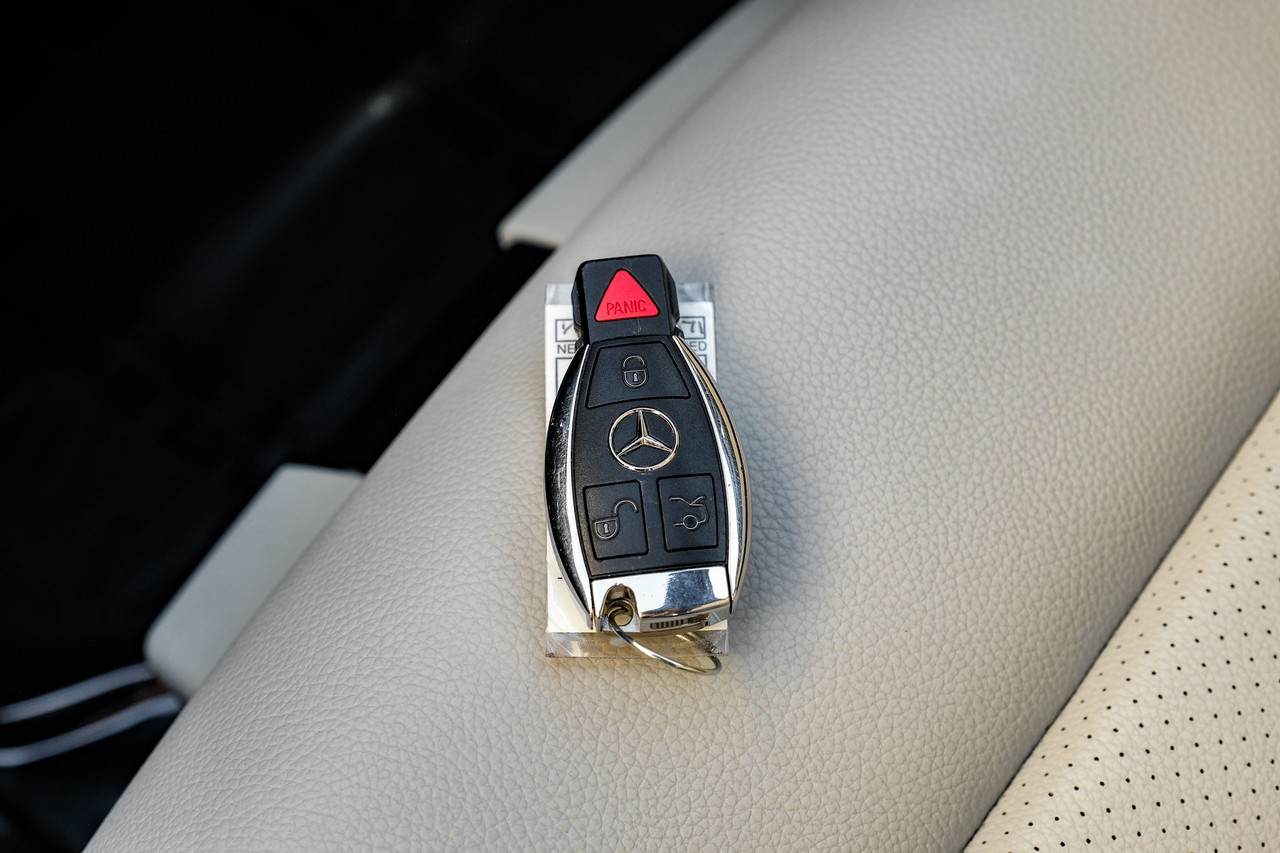 Mercedes-Benz E 350 Vehicle Main Gallery Image 54