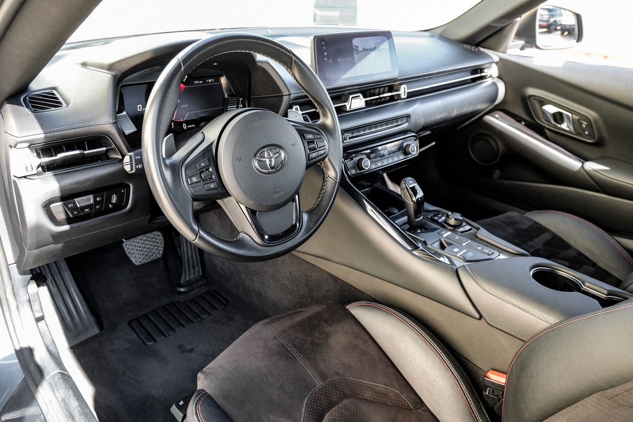 Toyota Supra Vehicle Main Gallery Image 03