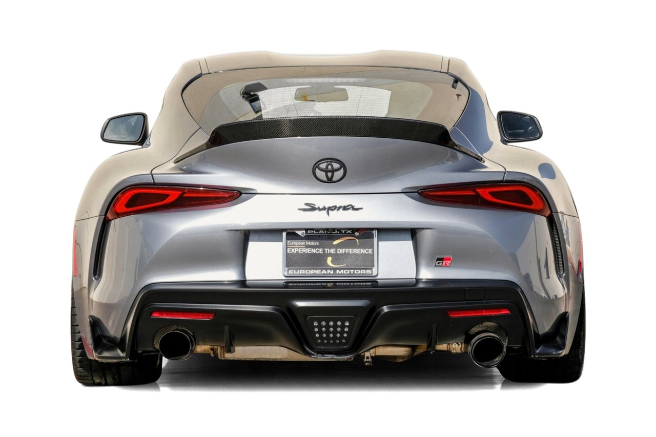 Toyota Supra Vehicle Main Gallery Image 09
