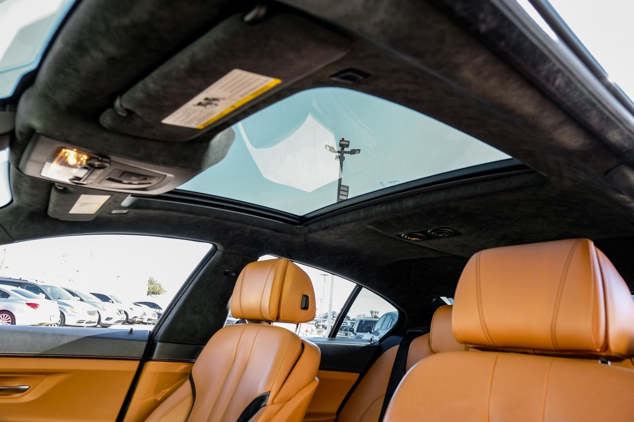 BMW 6 Series Vehicle Main Gallery Image 05