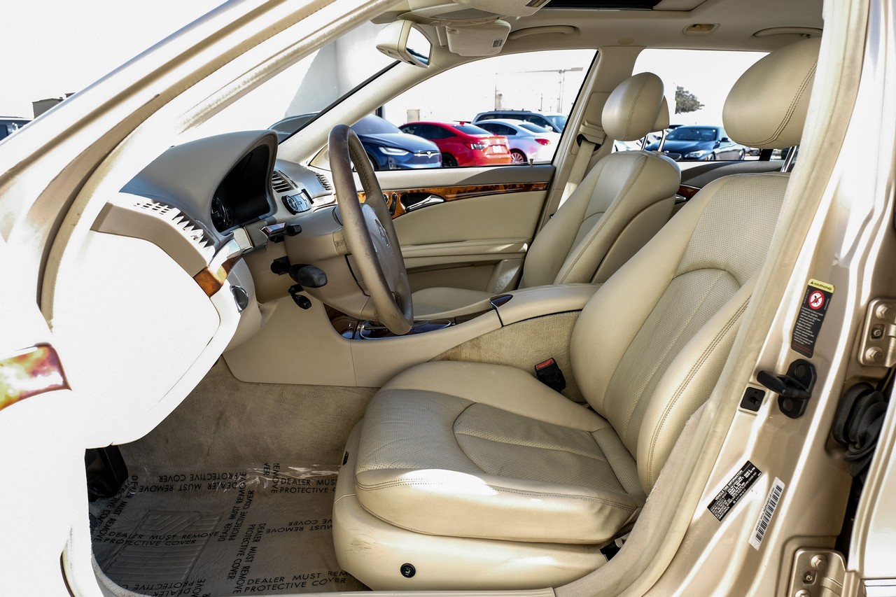 Mercedes-Benz E 320 Vehicle Main Gallery Image 04