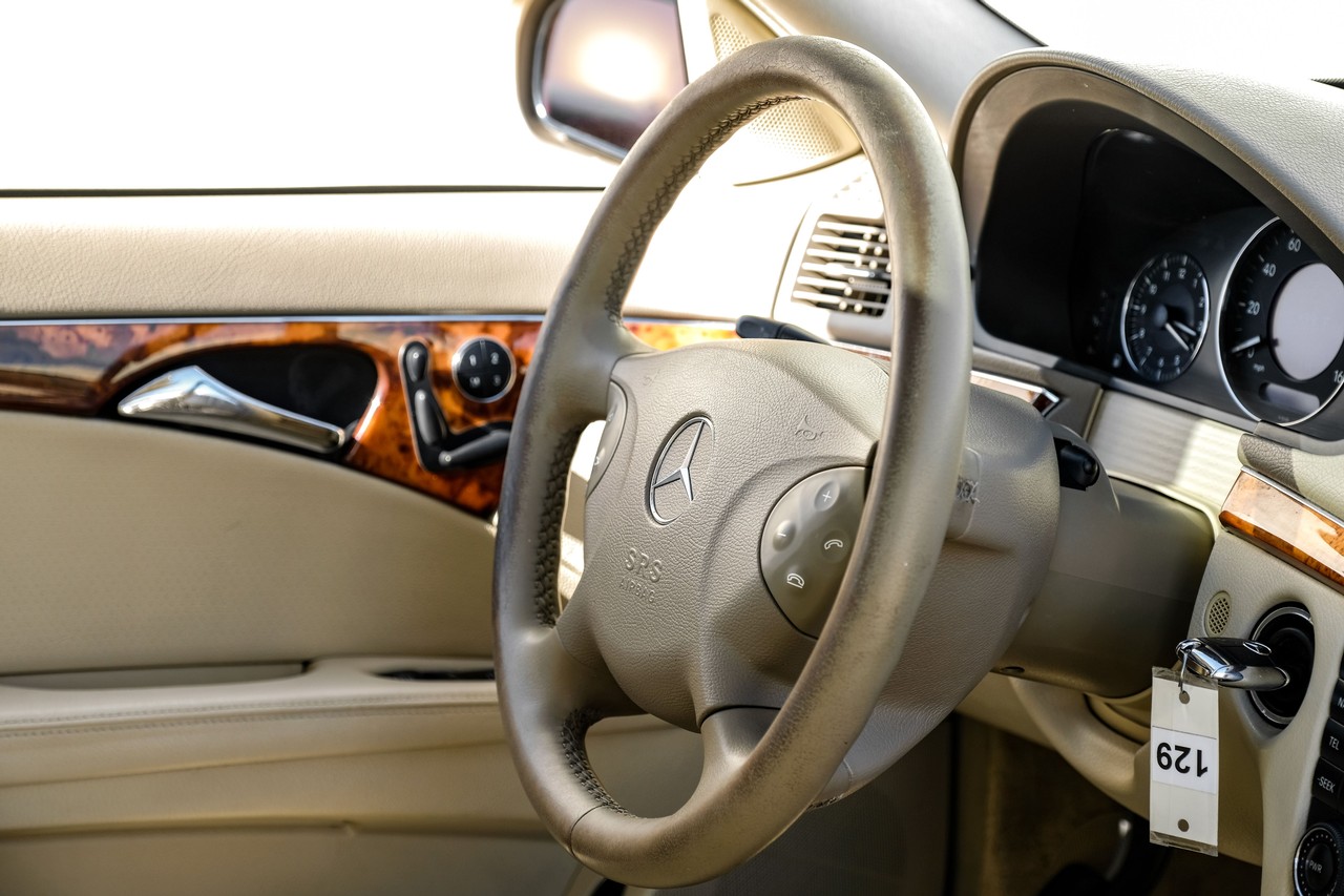 Mercedes-Benz E 320 Vehicle Main Gallery Image 13