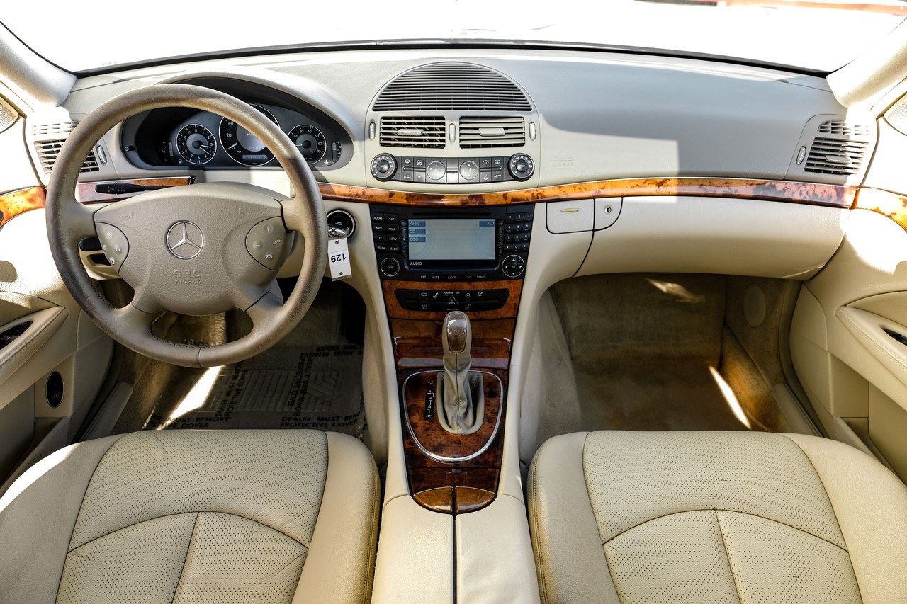Mercedes-Benz E 320 Vehicle Main Gallery Image 14