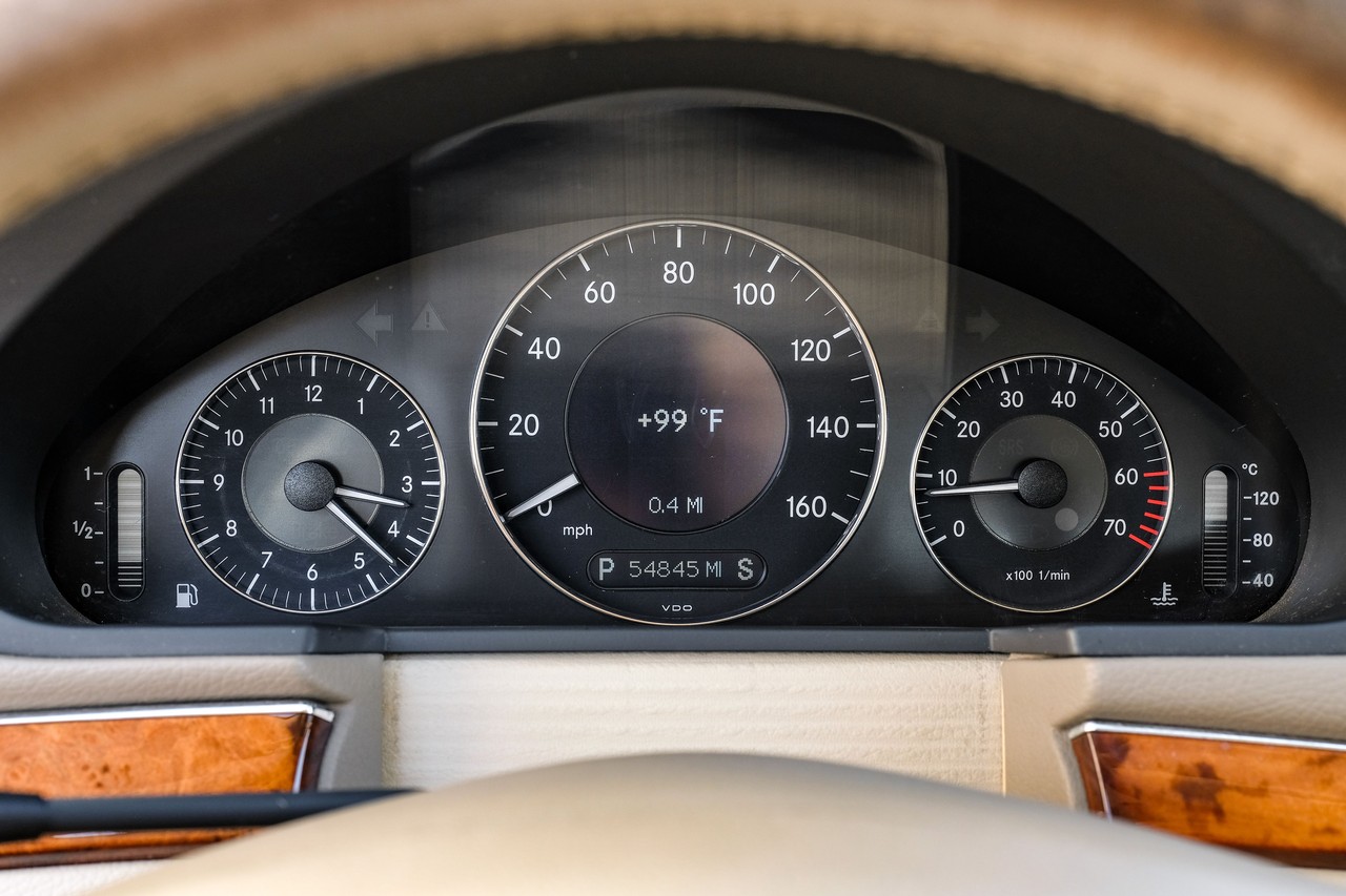 Mercedes-Benz E 320 Vehicle Main Gallery Image 19