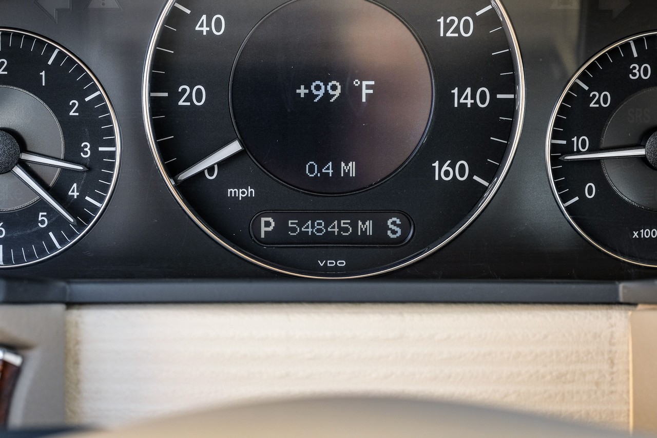 Mercedes-Benz E 320 Vehicle Main Gallery Image 20