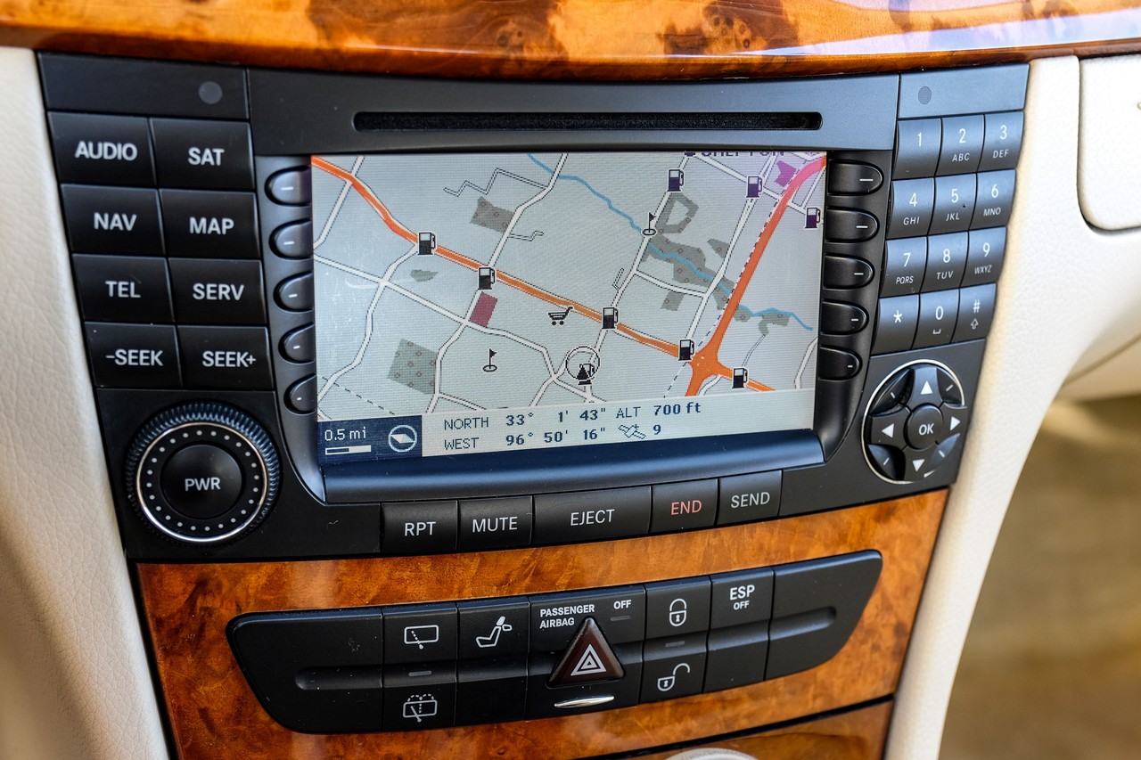 Mercedes-Benz E 320 Vehicle Main Gallery Image 21