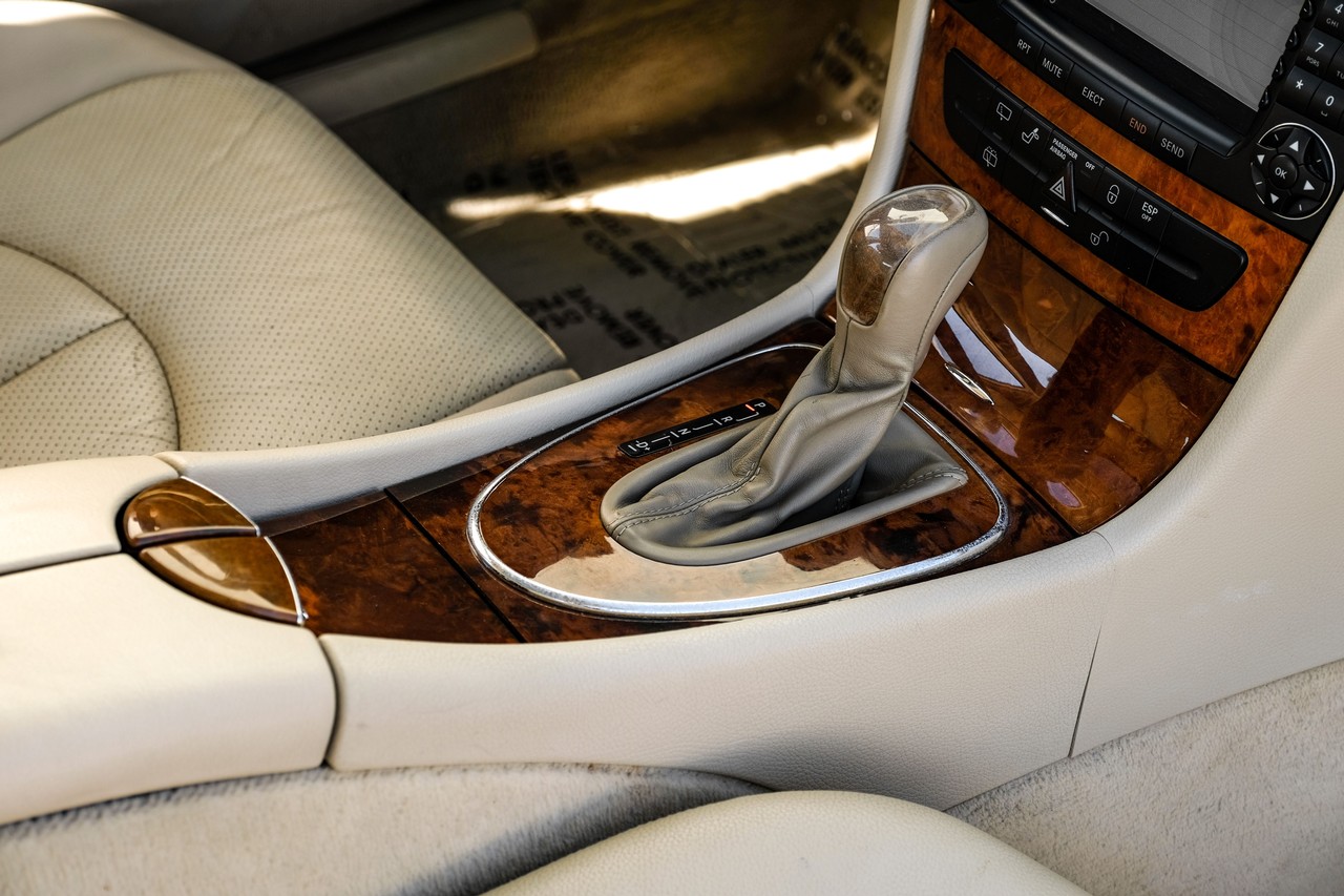 Mercedes-Benz E 320 Vehicle Main Gallery Image 22